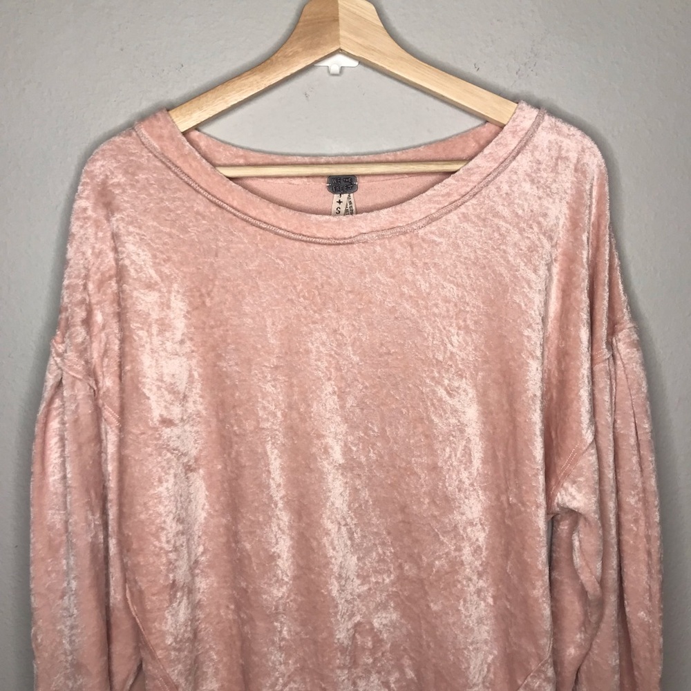 SOLD* FREE PEOPLE pink crushed velvet sweatshirt - Picture 4 of 8